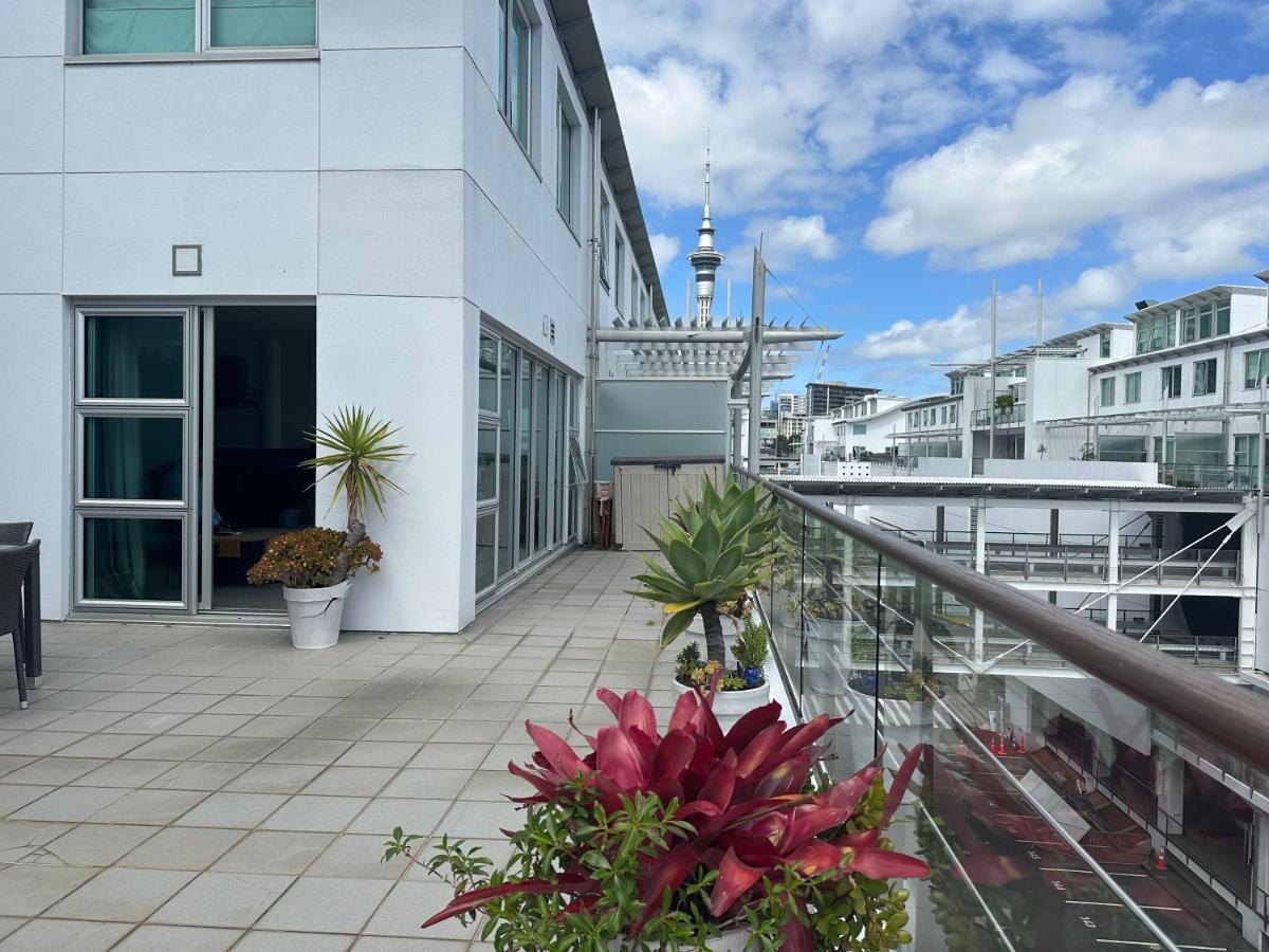 Waterfront Seaview - Same Building Block As Hilton Apartment *