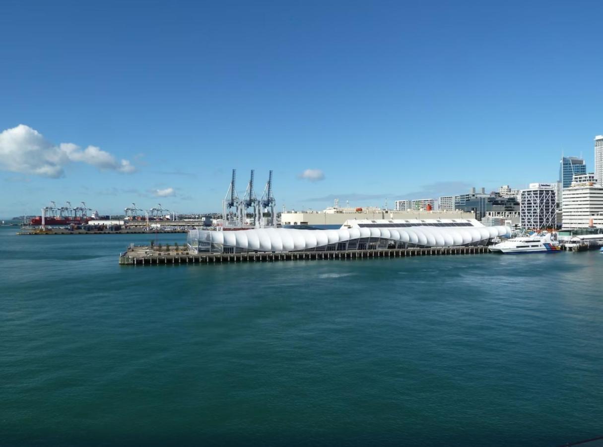 Waterfront Seaview - Same Building Block As Hilton Apartment