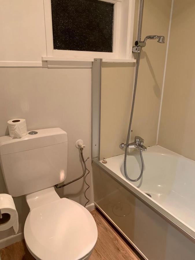 Cute And Cozy Near Airport Holiday home
