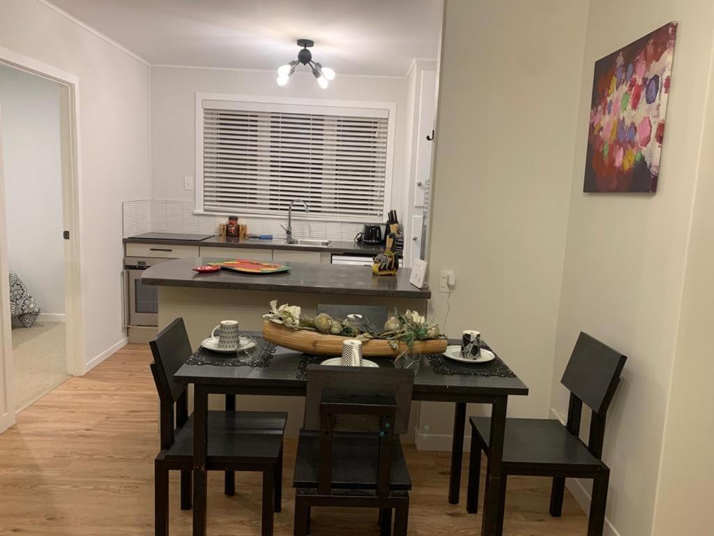Cute And Cozy Near Airport Holiday home