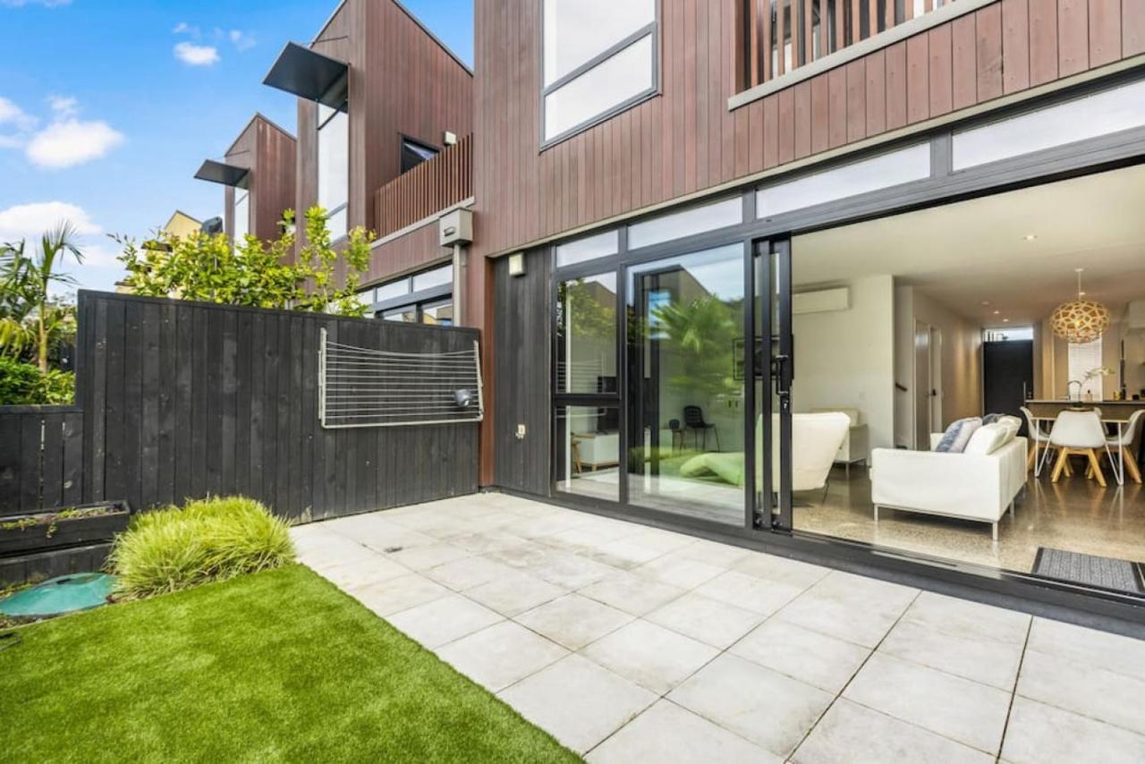 Hobsonville Point Enchanter With Parking And Wi-fi Holiday home Auckland