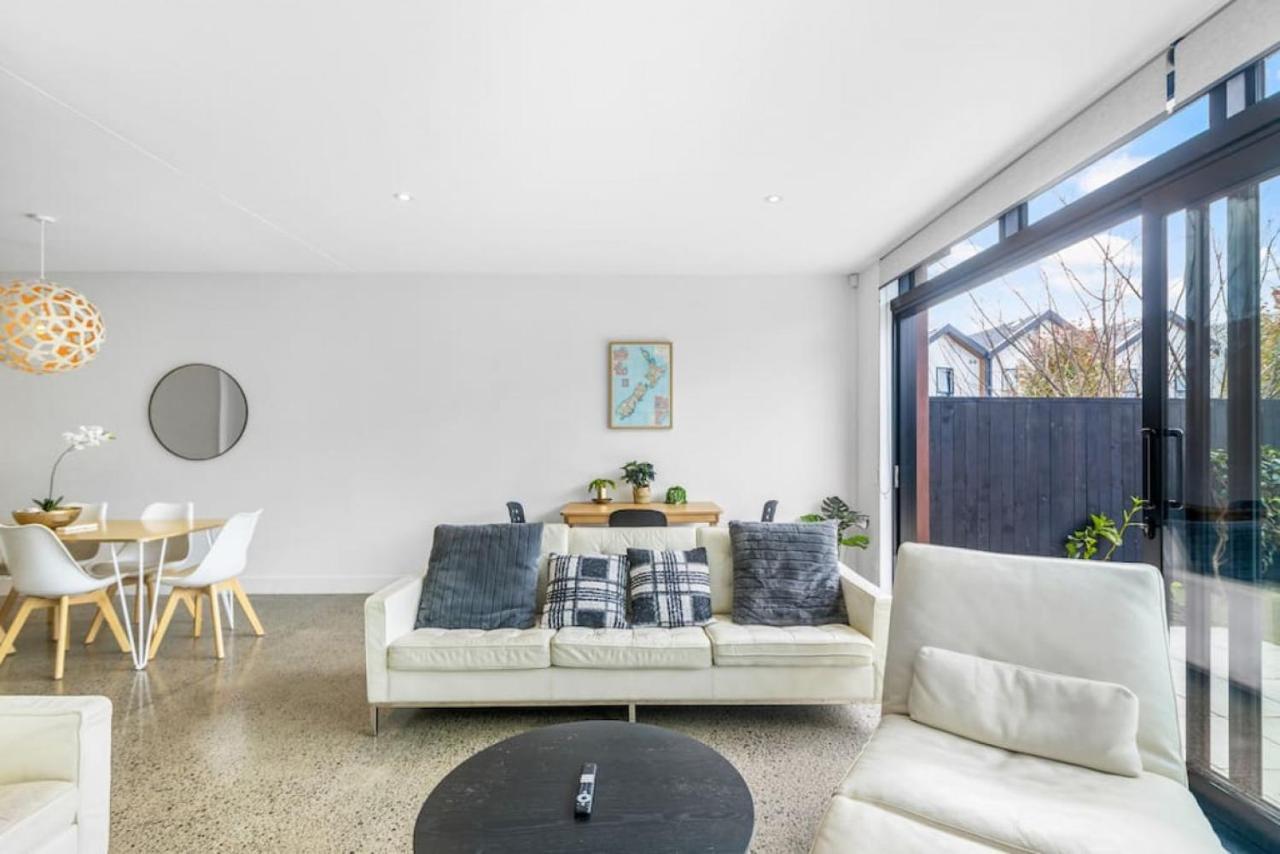 Hobsonville Point Enchanter With Parking And Wi-fi Holiday home *