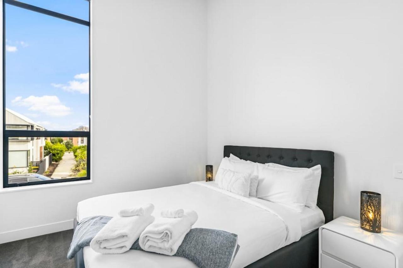 Hobsonville Point Enchanter With Parking And Wi-fi Holiday home *