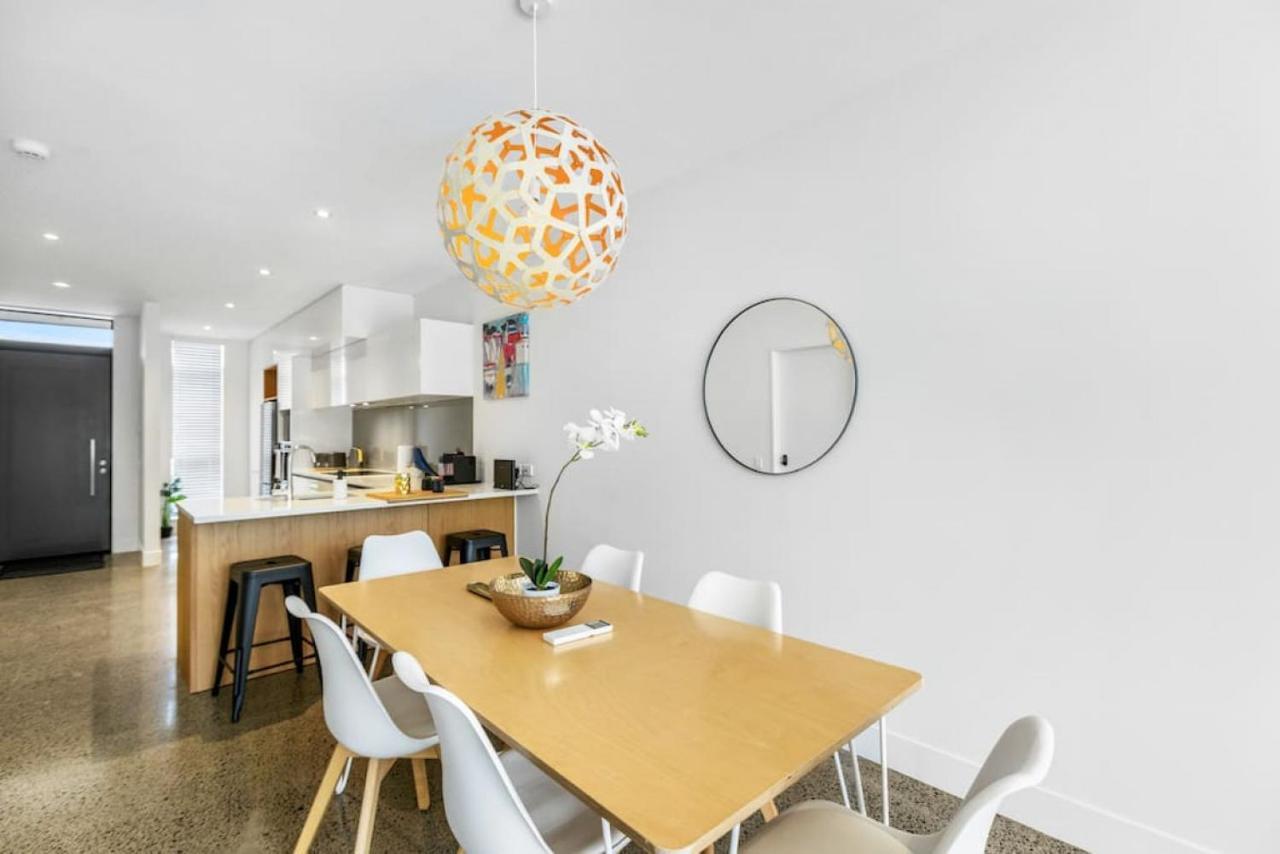 Hobsonville Point Enchanter With Parking And Wi-fi