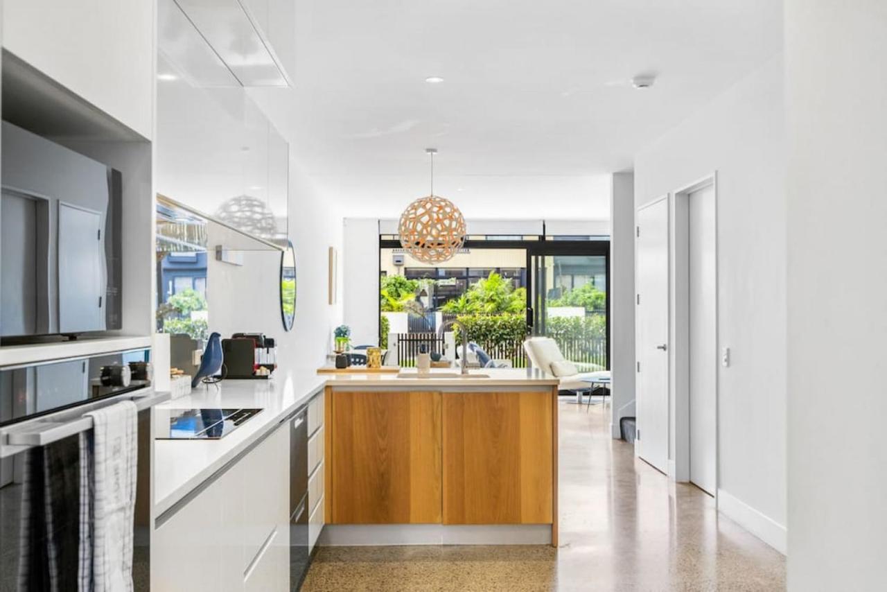 Hobsonville Point Enchanter With Parking And Wi-fi