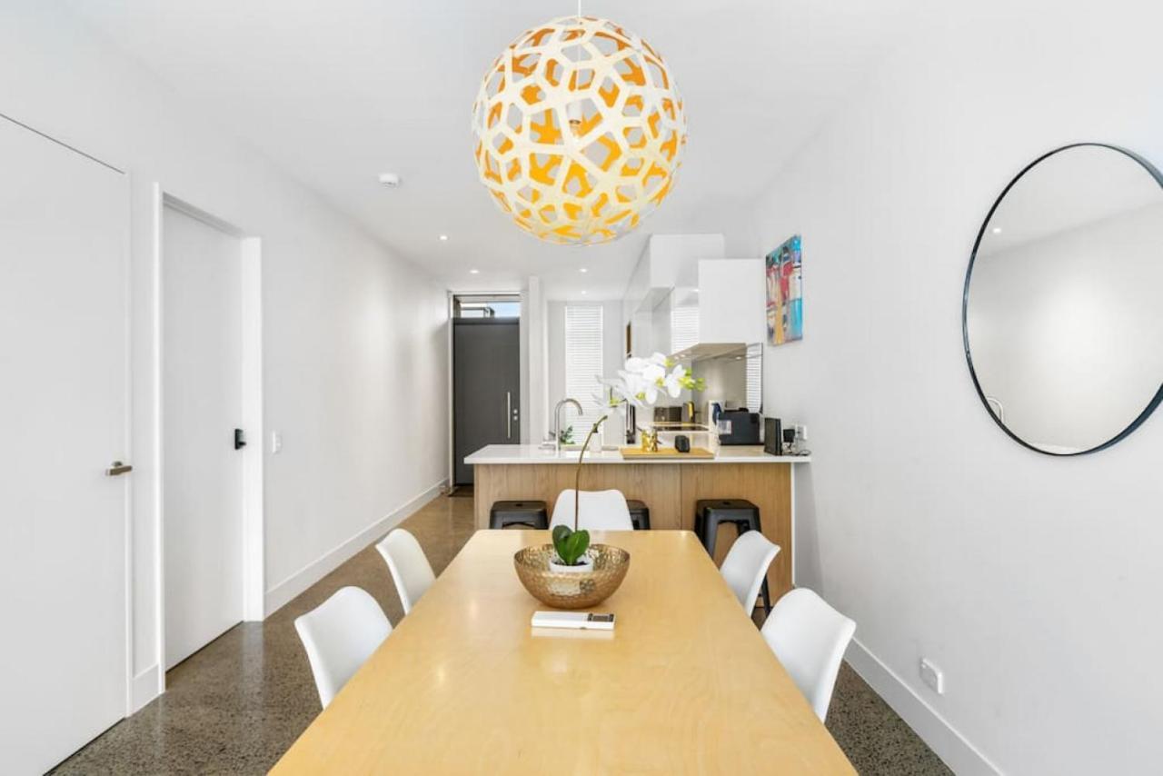 Hobsonville Point Enchanter With Parking And Wi-fi