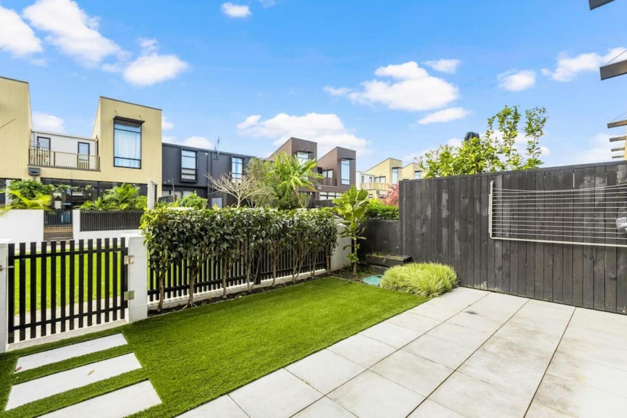 Hobsonville Point Enchanter With Parking And Wi-fi Holiday home *