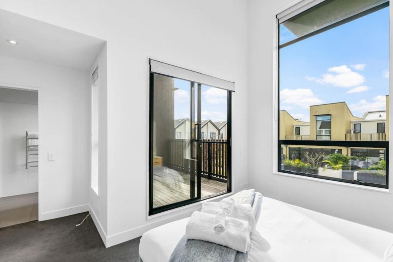 Hobsonville Point Enchanter With Parking And Wi-fi Holiday home *
