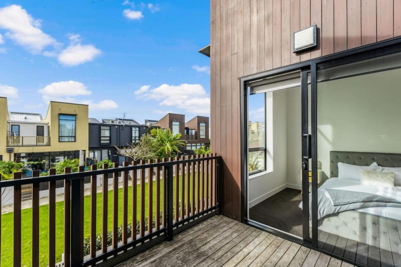 Hobsonville Point Enchanter With Parking And Wi-fi * Auckland