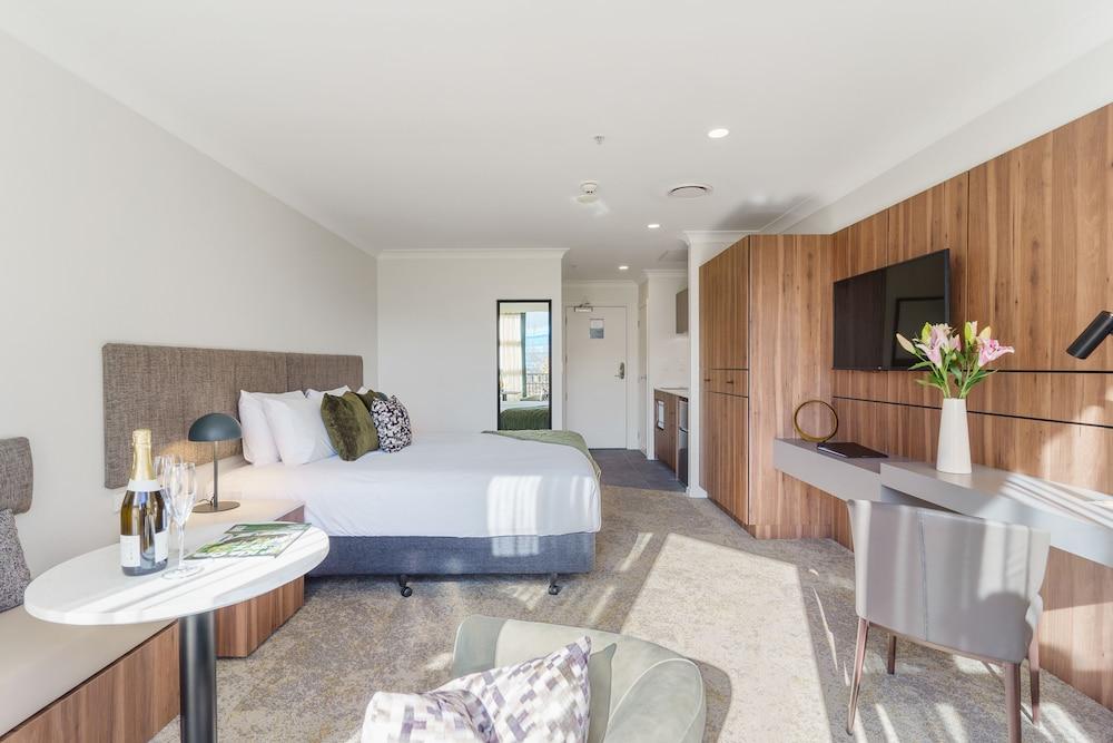 Parkside & Auckland