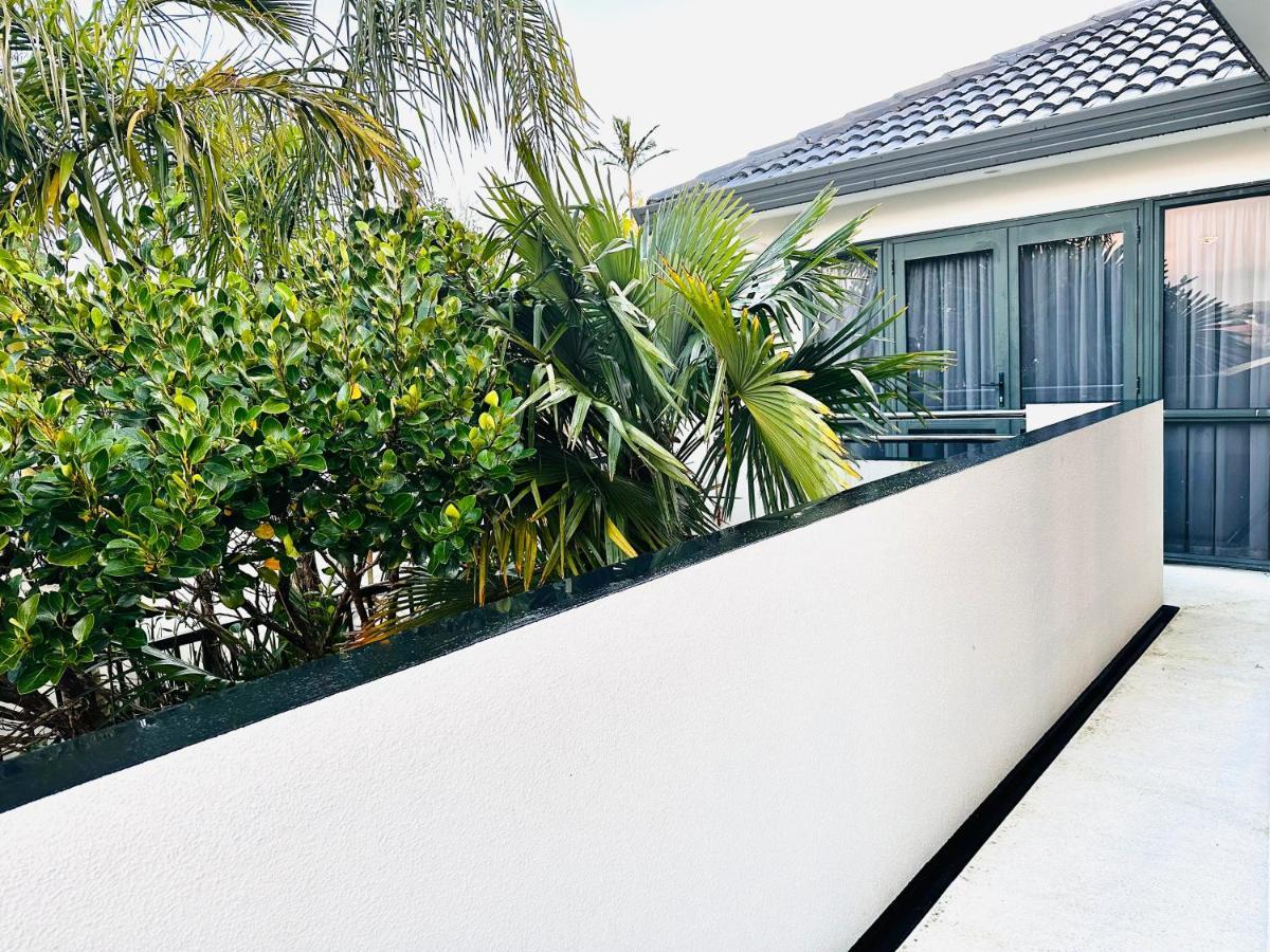 West Harbour White House Holiday home Auckland