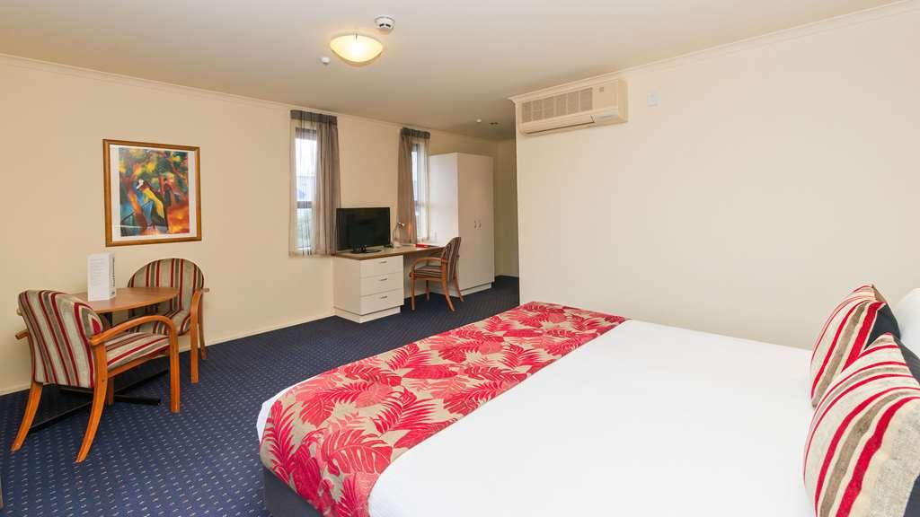 Heartland Airport Hotel 4*