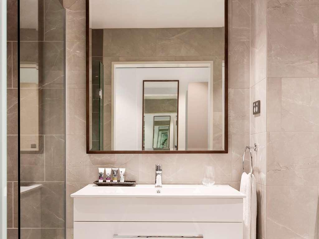 Mercure Queen Street Hotel 4*
