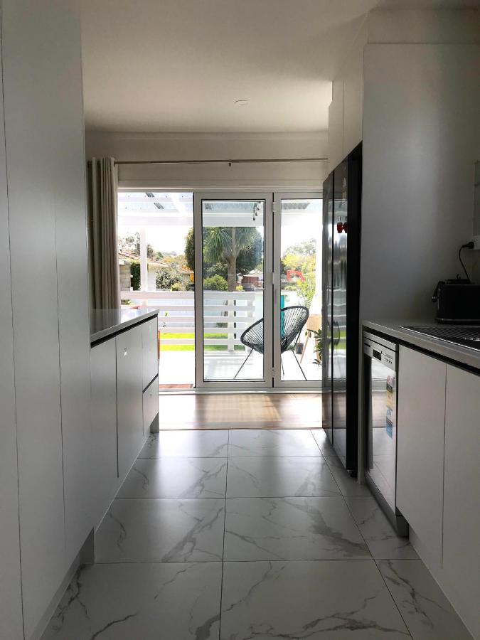 Bright & Comfy In Newly Renovated With Parking * Auckland