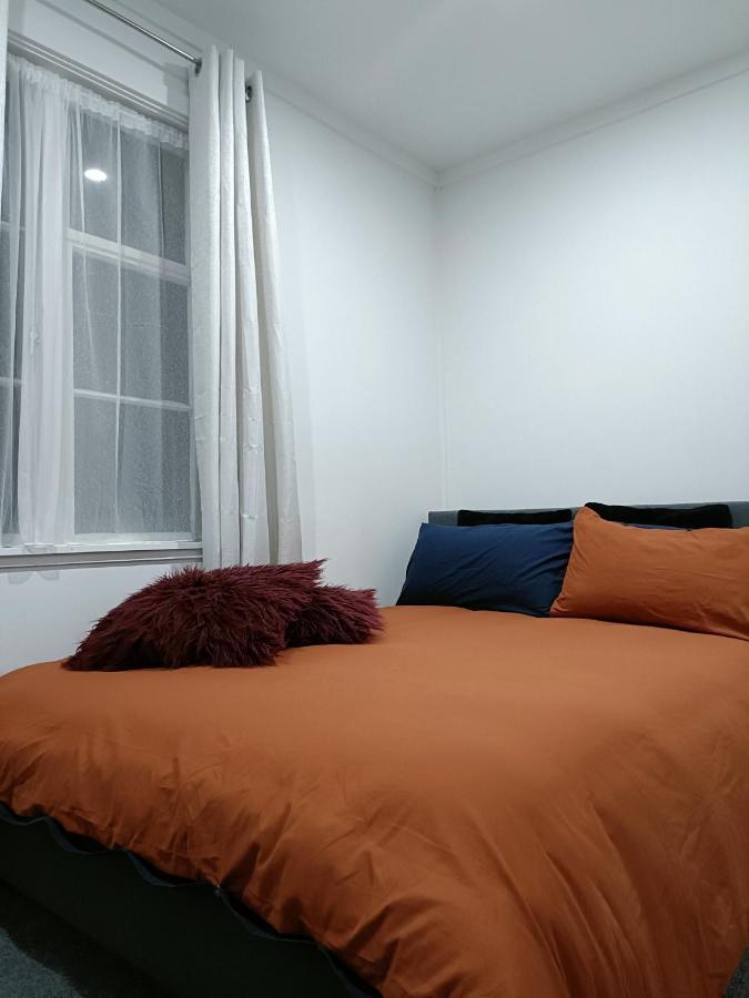 Bright & Comfy In Newly Renovated With Parking