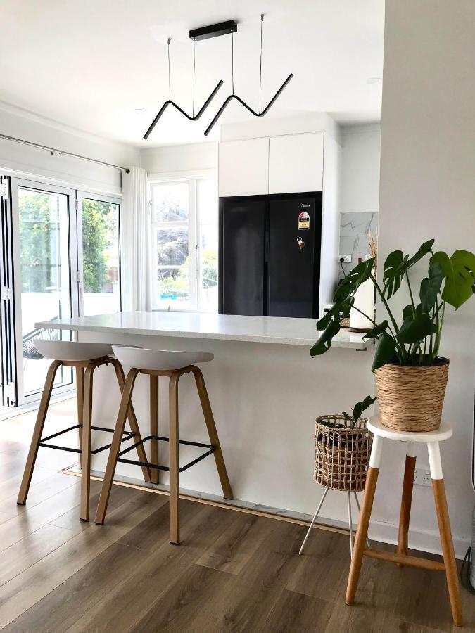 Homestay Bright & Comfy In Newly Renovated With Parking Auckland