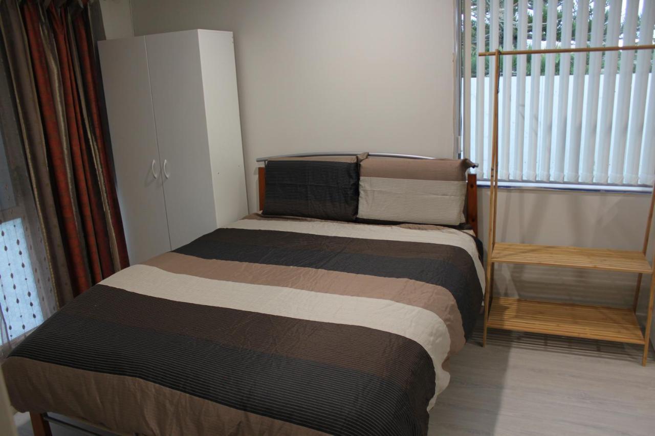 Private With Self Check-in, Ensuite, Wifi & Kitchenette *