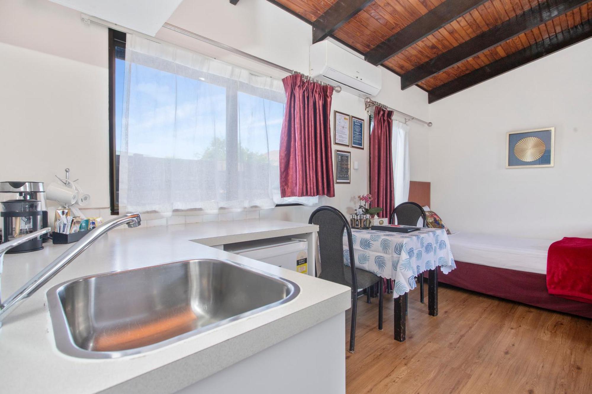 Grange Motel 4*
