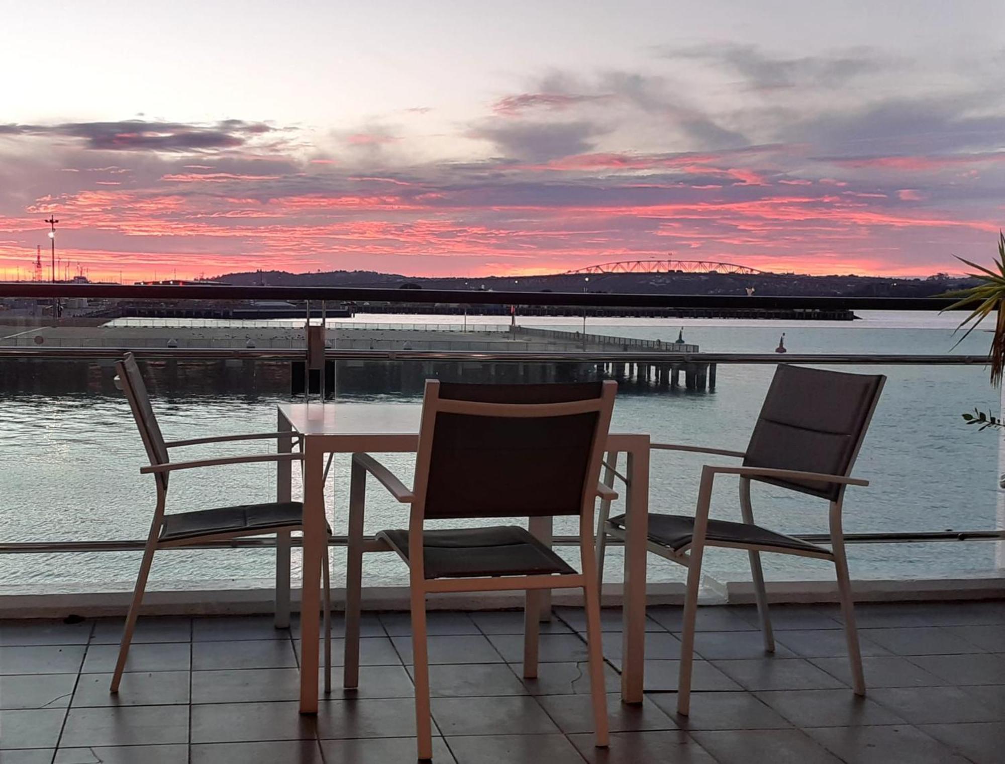 Apartment Life On Water- Princes Wharf With Fabulous Views
