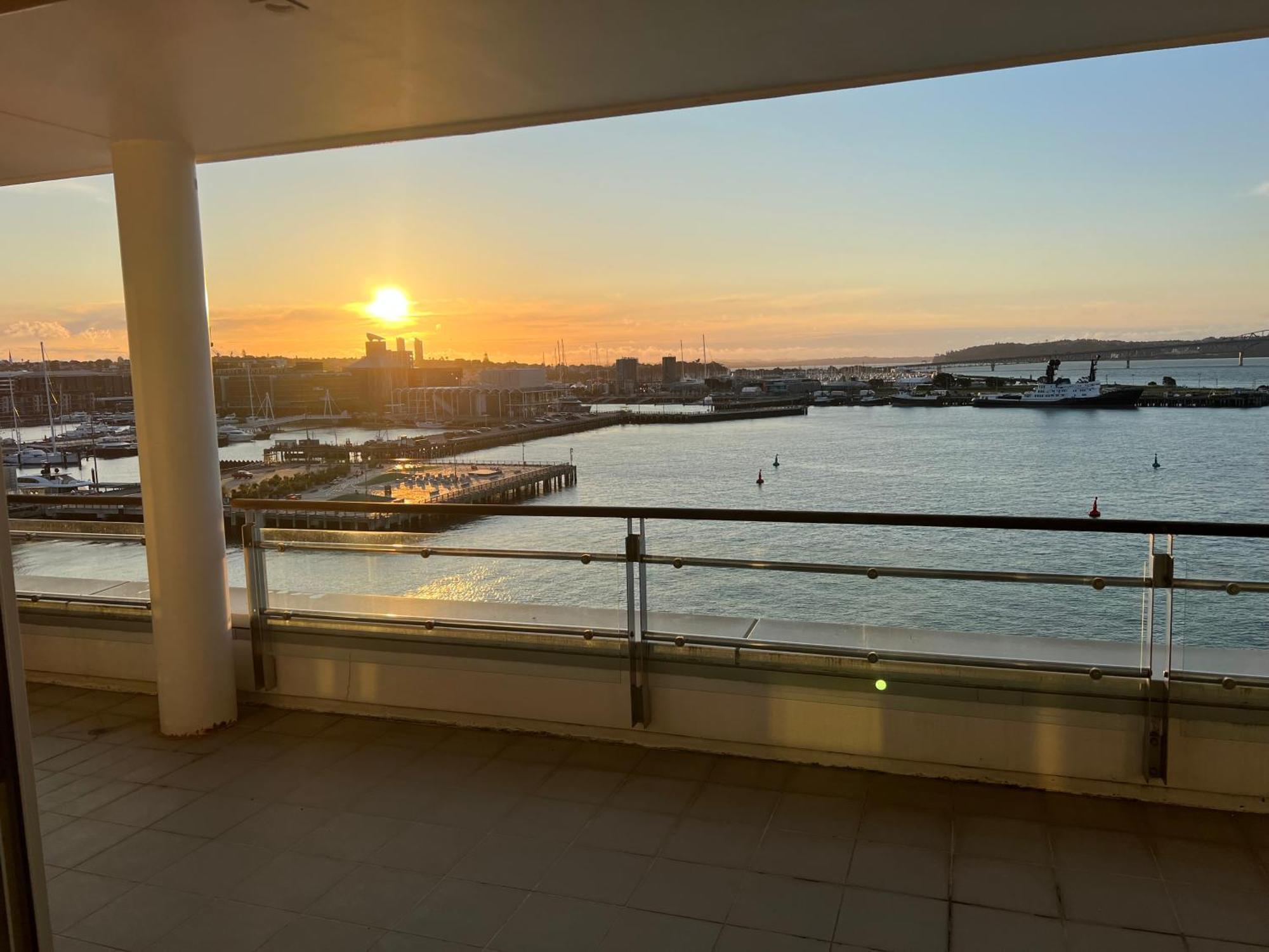 Apartment Waterfront Seaview - Same Building Block As Hilton *