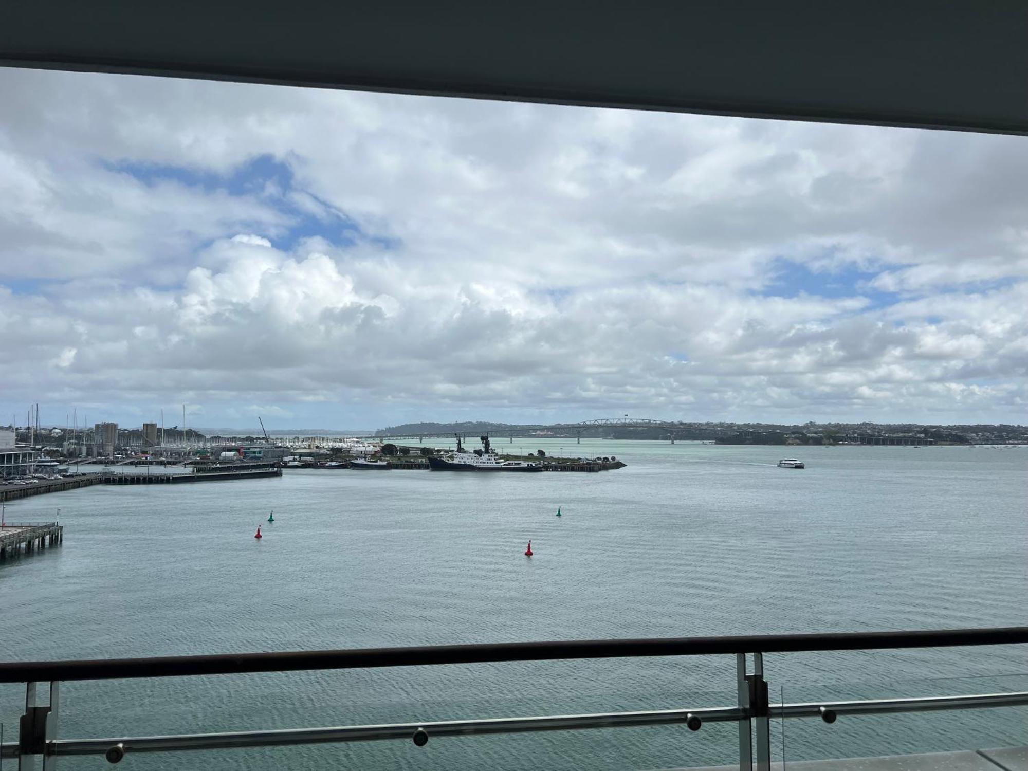 Waterfront Seaview - Same Building Block As Hilton Apartment