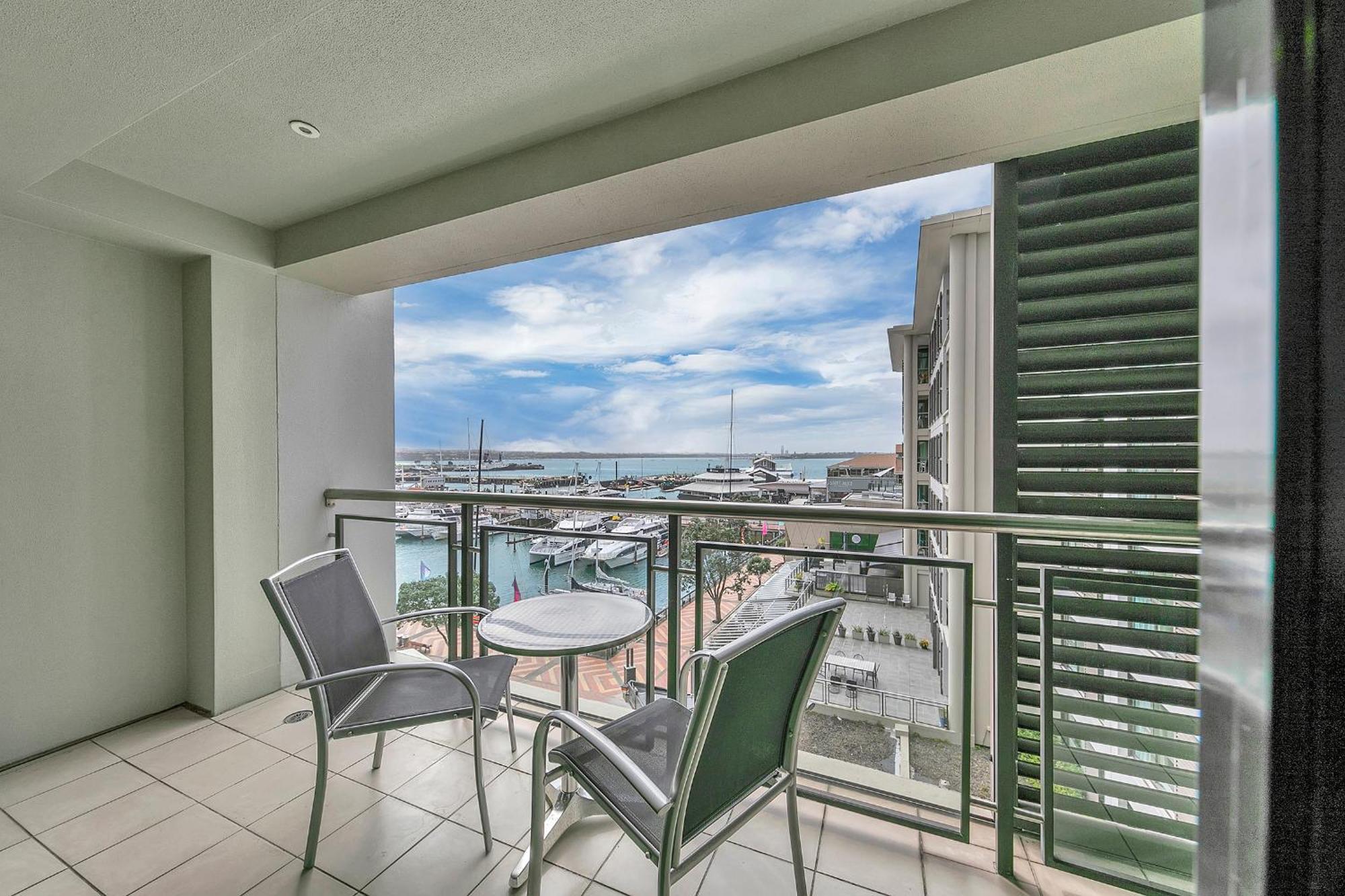 Stunning Harbour Views Apartment *