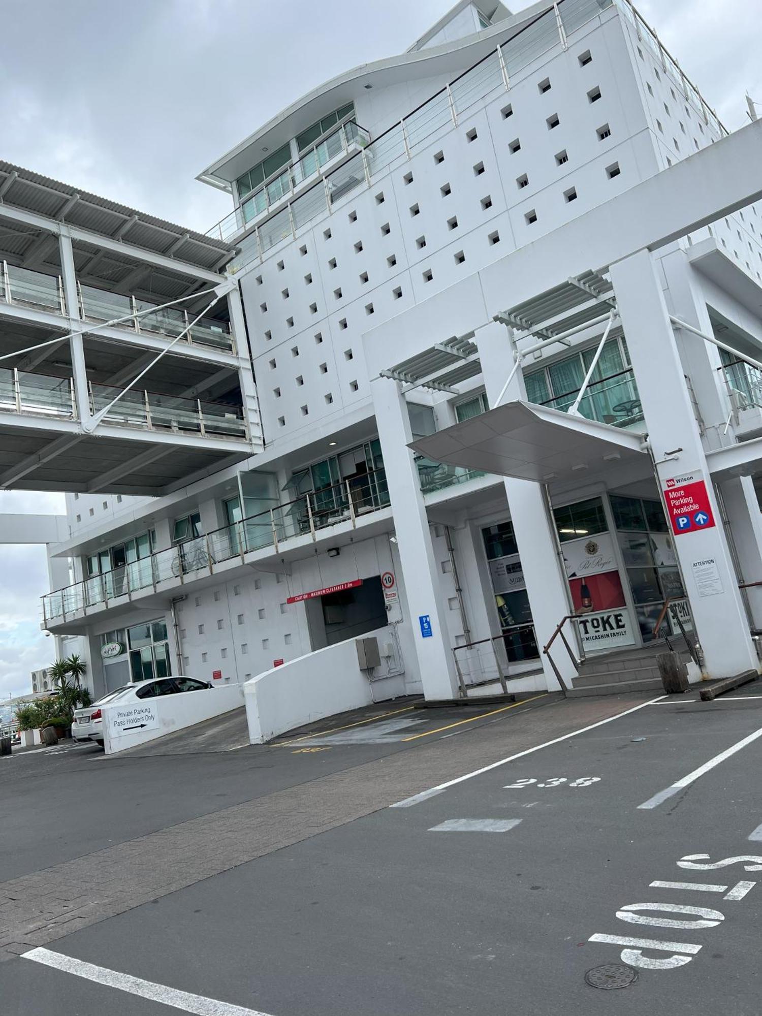Waterfront Seaview - Same Building Block As Hilton * Auckland