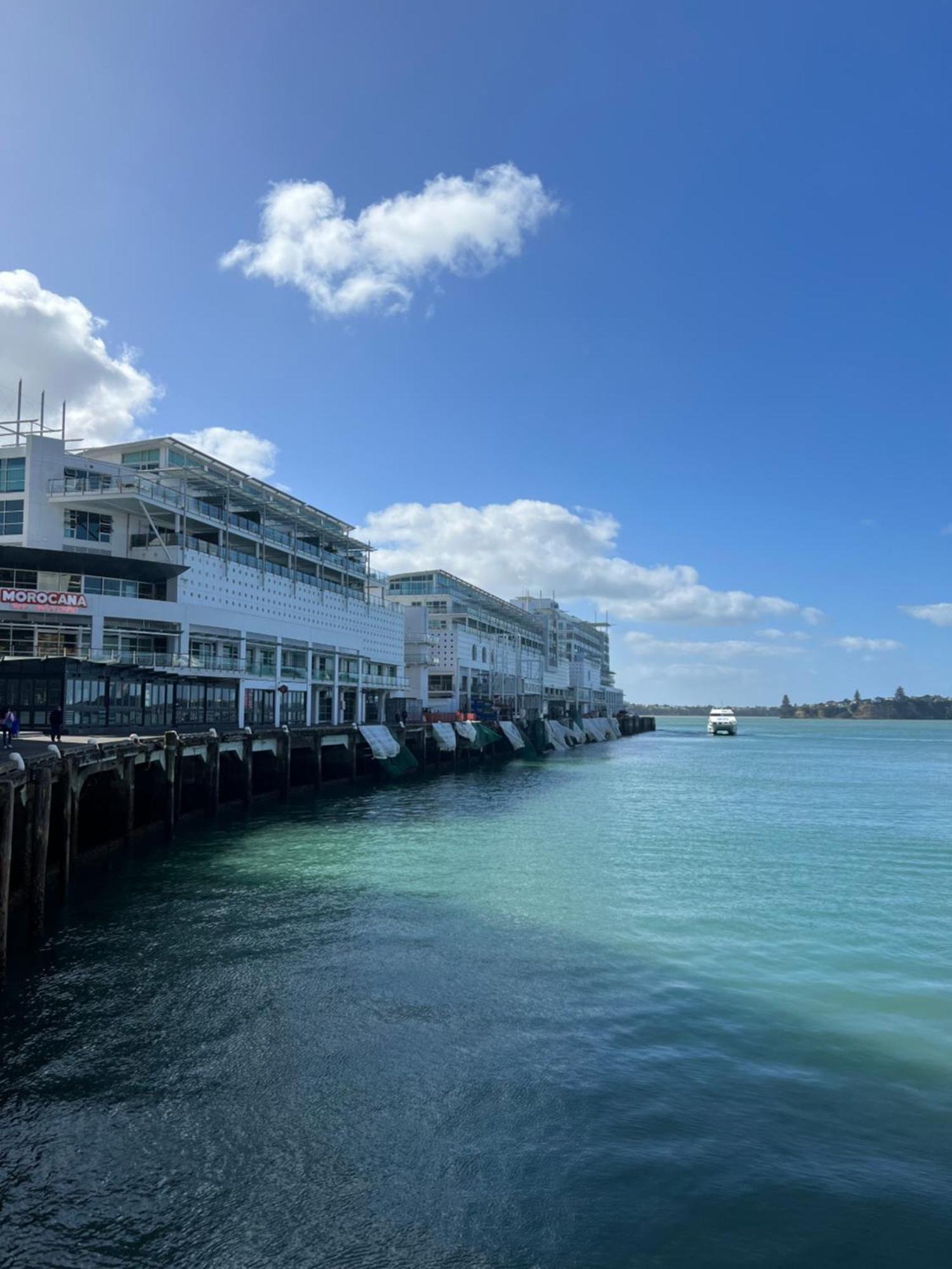 Waterfront Seaview - Same Building Block As Hilton Apartment