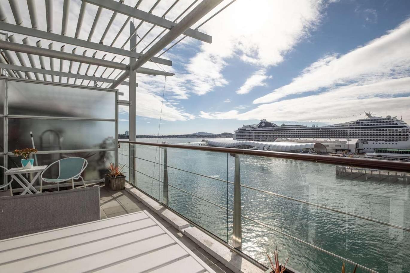 Waterfront Seaview - Same Building Block As Hilton Auckland