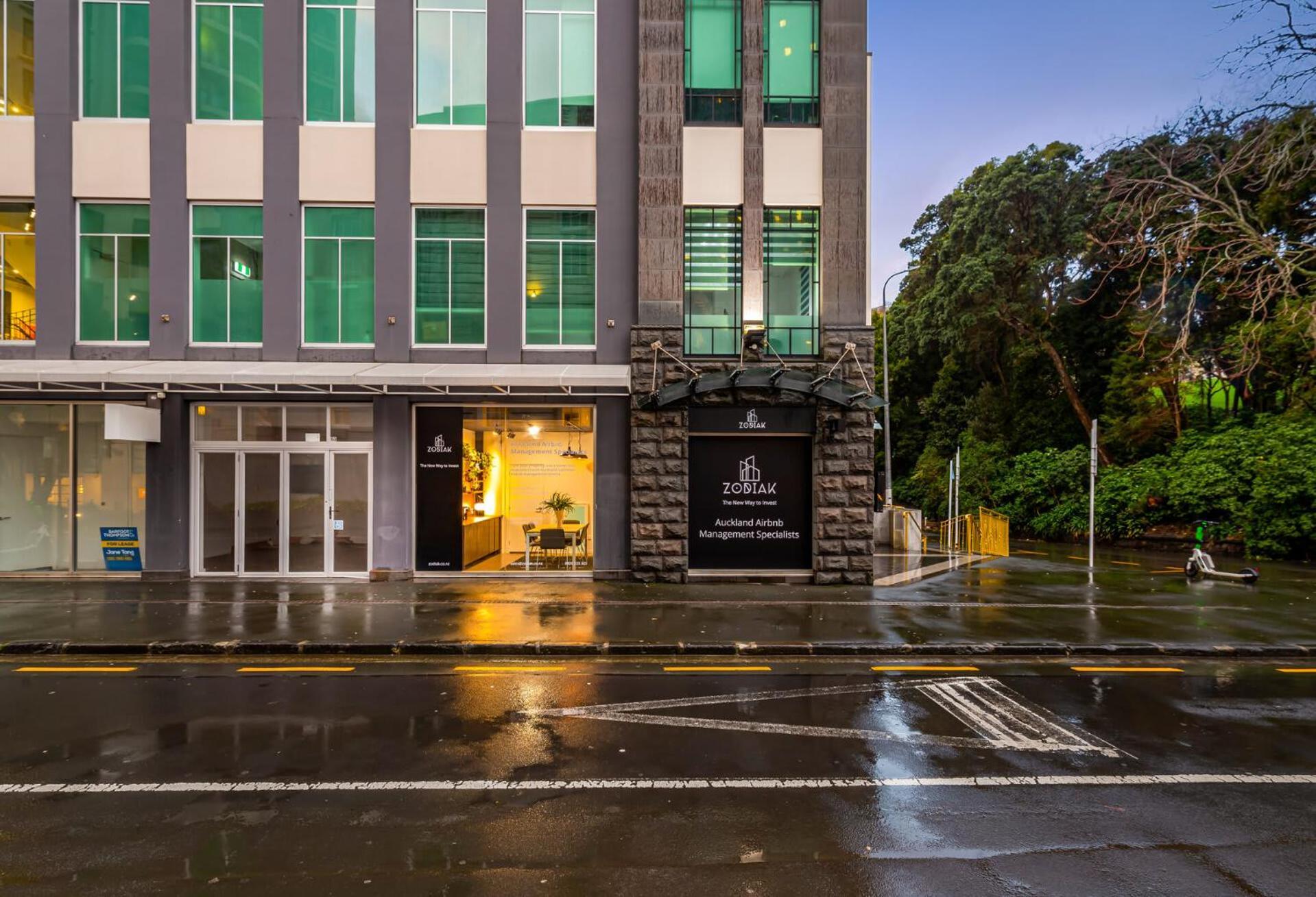 Eden Terrace Two Bedroom Free Parking Apartment Auckland