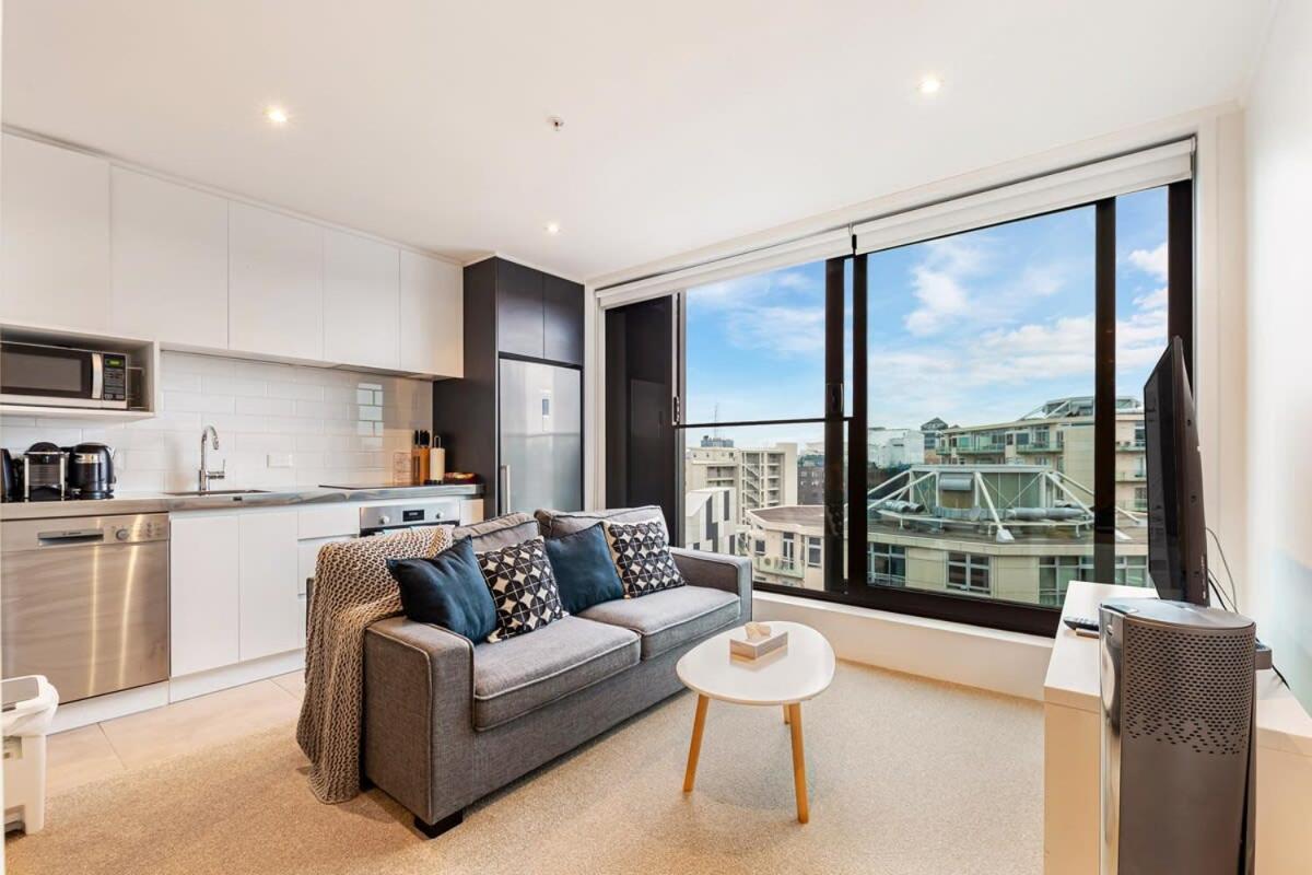 Contemporary - Free Parking Apartment