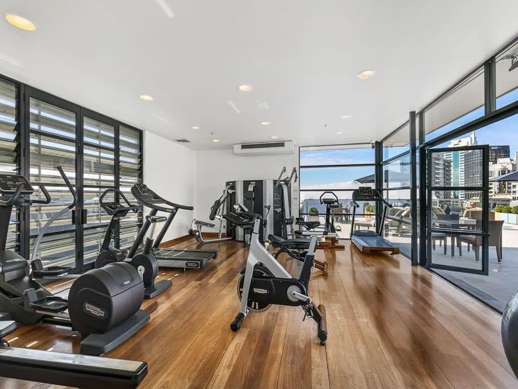 Apartment Spacious One Bedroom With Pool And Gym! *