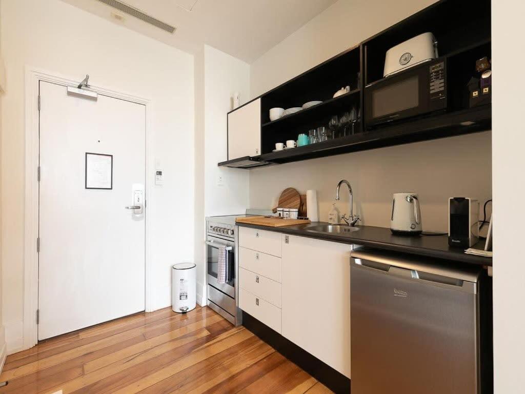 Spacious One Bedroom With Pool And Gym! *