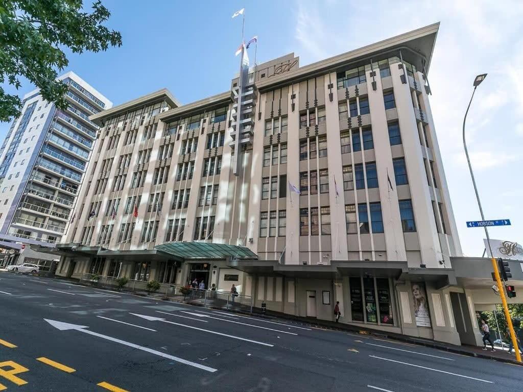 Spacious One Bedroom With Pool And Gym! * Auckland