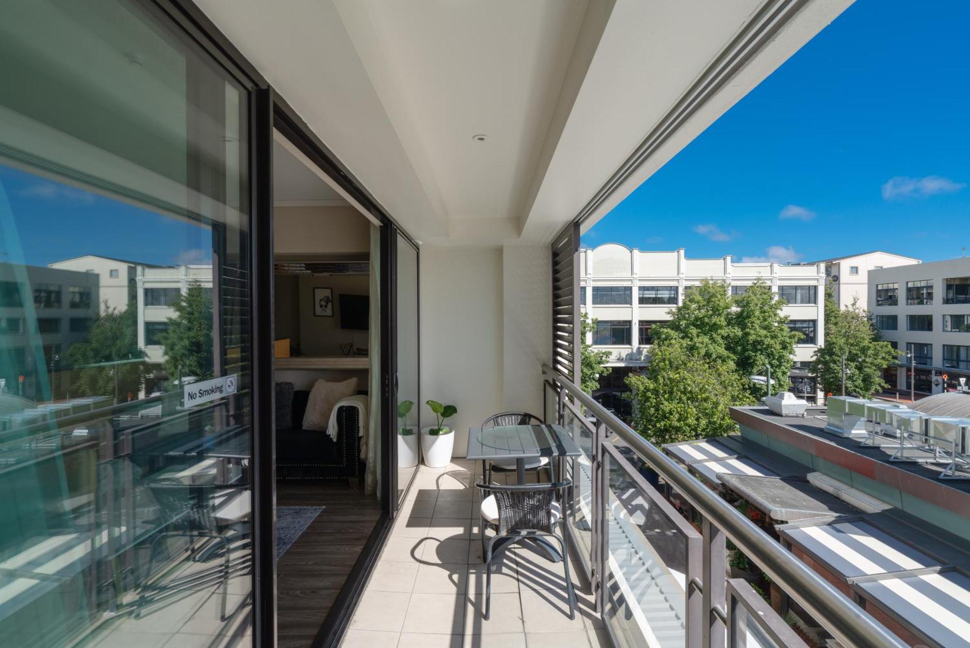 Luxury Waterfront Haven On Viaduct Harbour Auckland