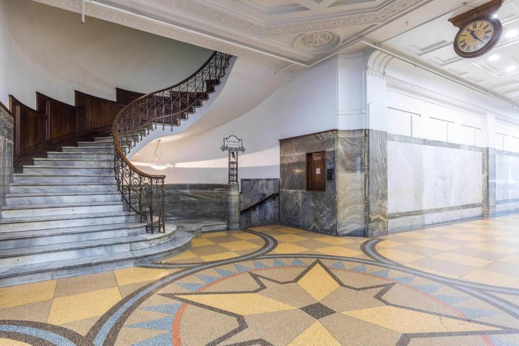 Heritage Luxe Retreat On Queens Apartment *