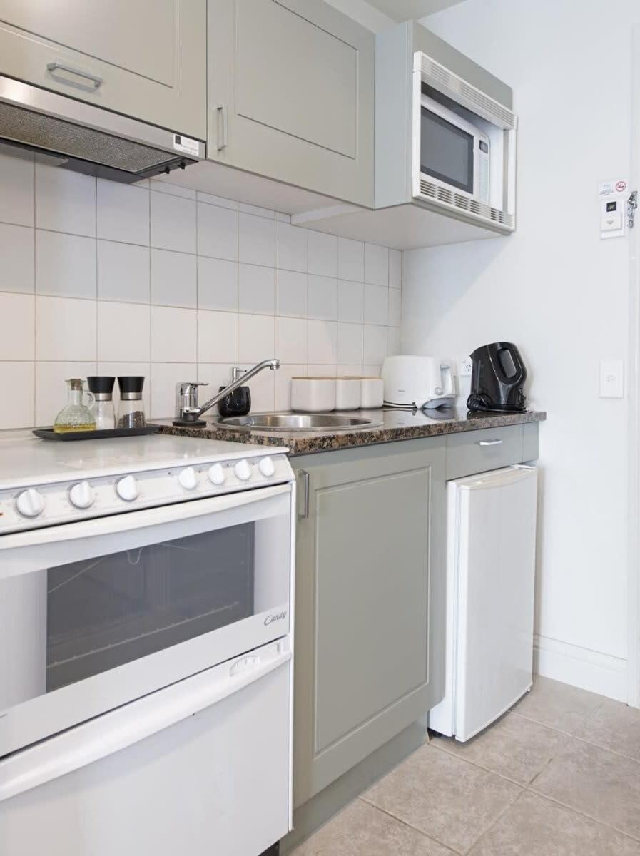 Views -stunning Heritage-pool,gym Apartment