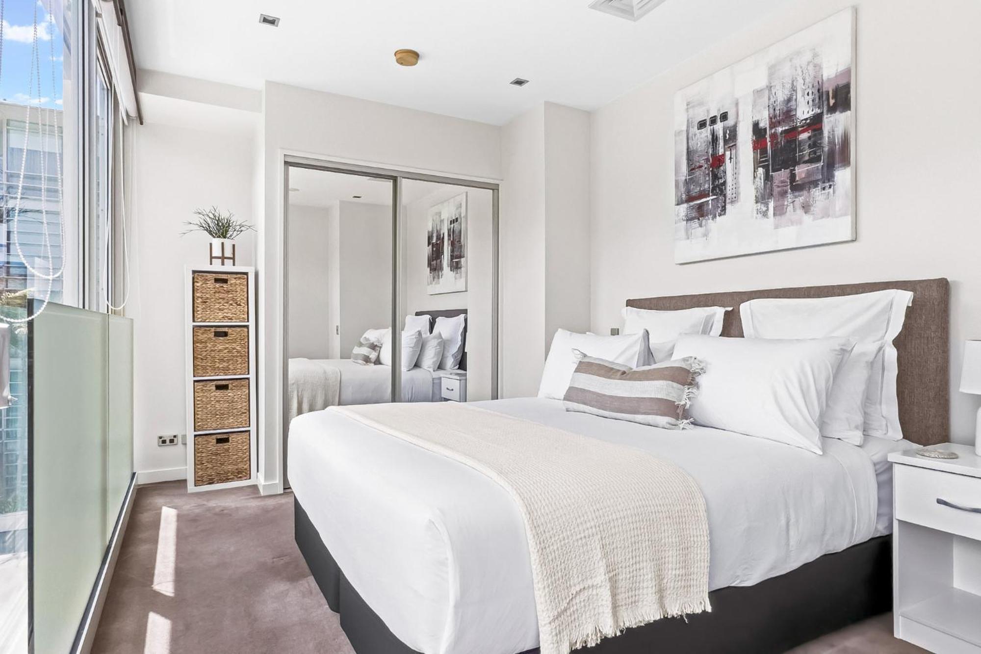 Lighter Quay By Urban Rest * Auckland