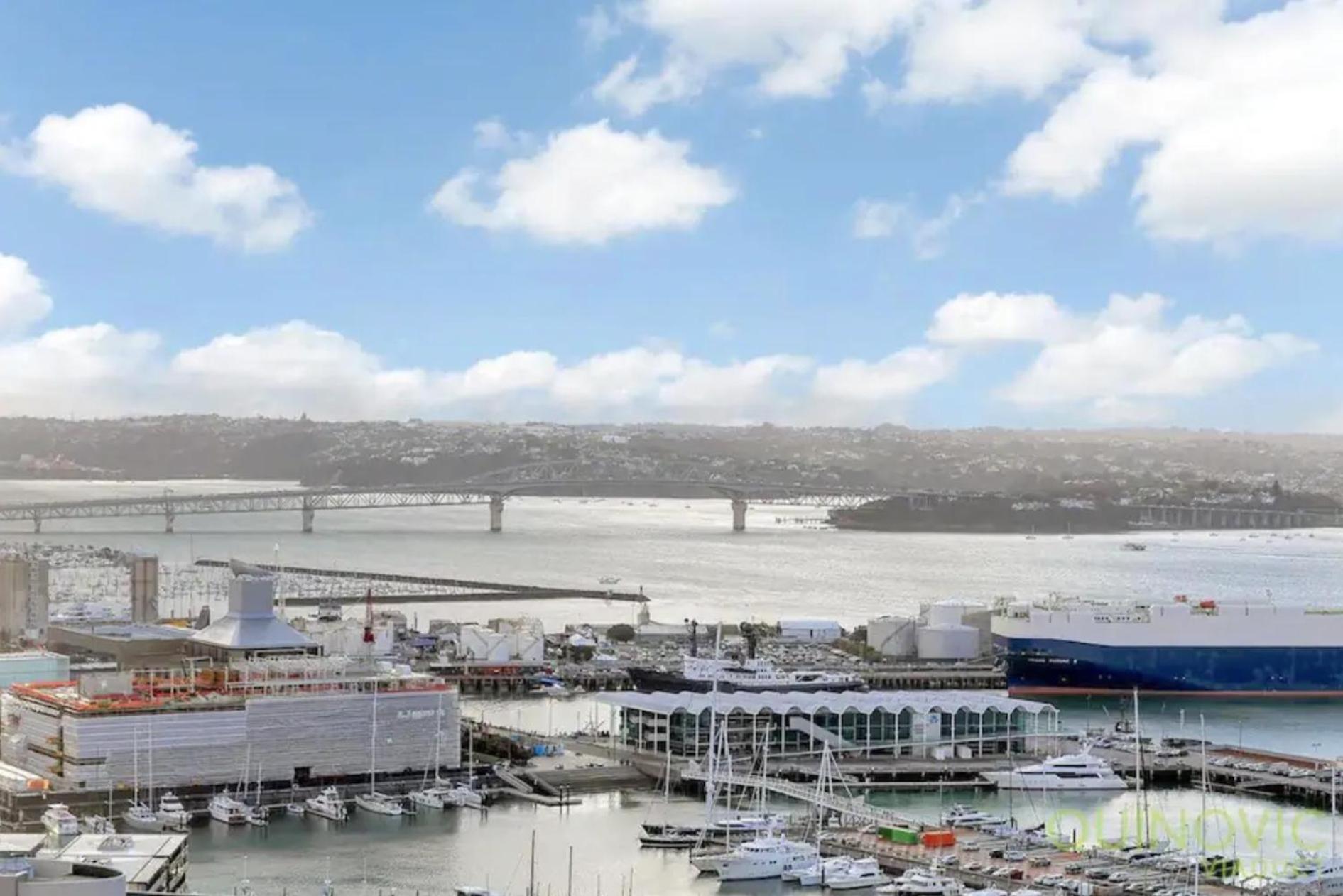 Skytower View And Seaview 2 Bedroom Apartment Auckland