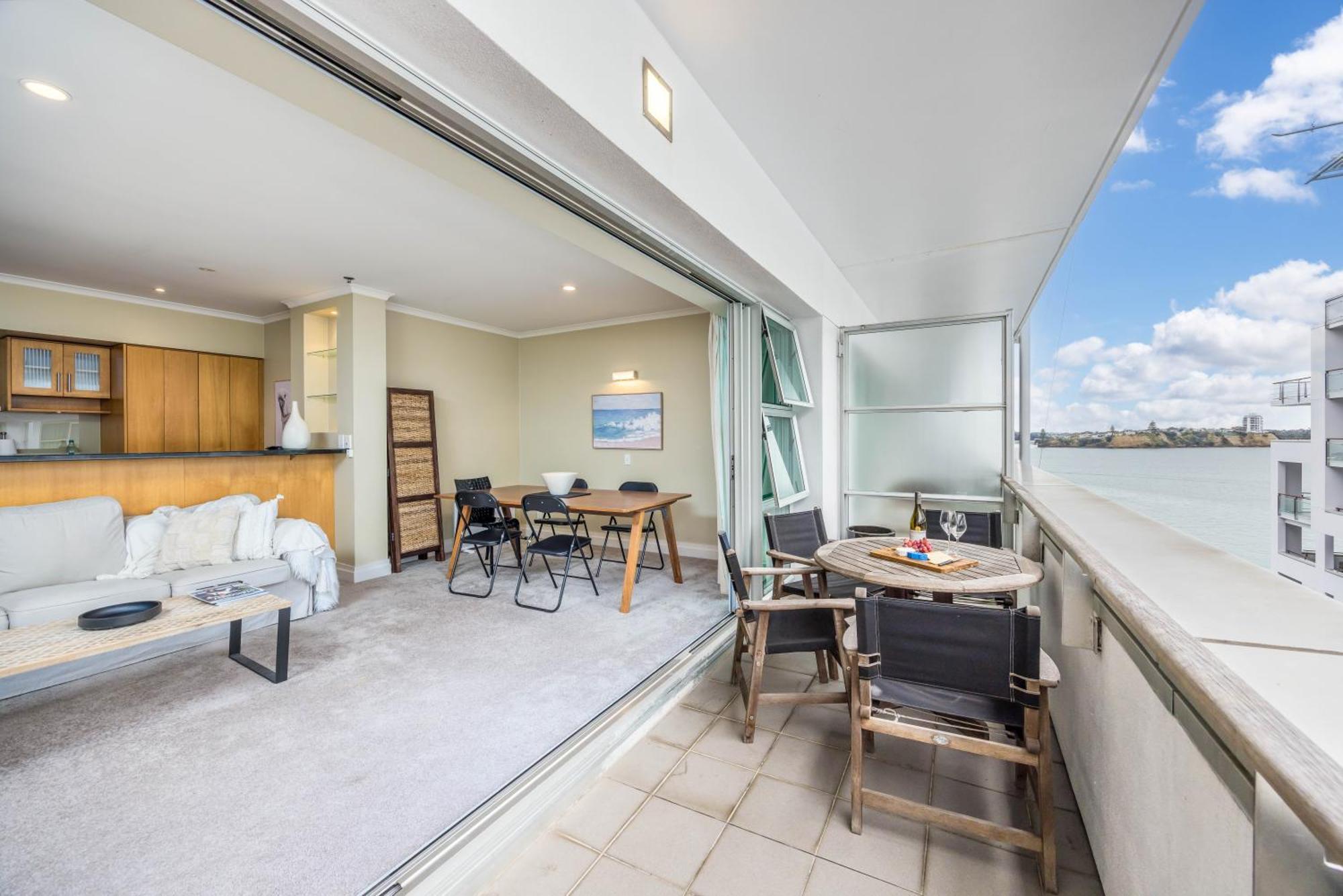 Harbour With Balcony * Auckland
