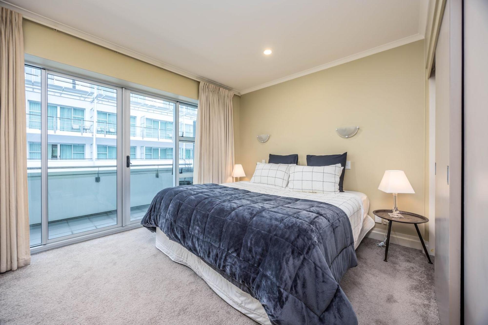 Harbour With Balcony Apartment Auckland