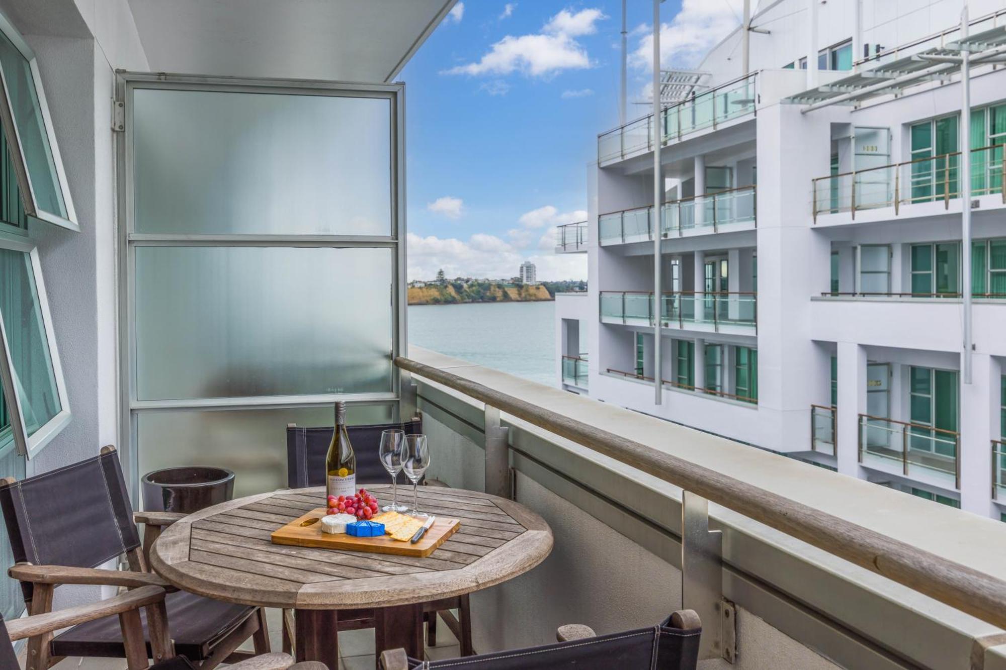 Harbour With Balcony * Auckland