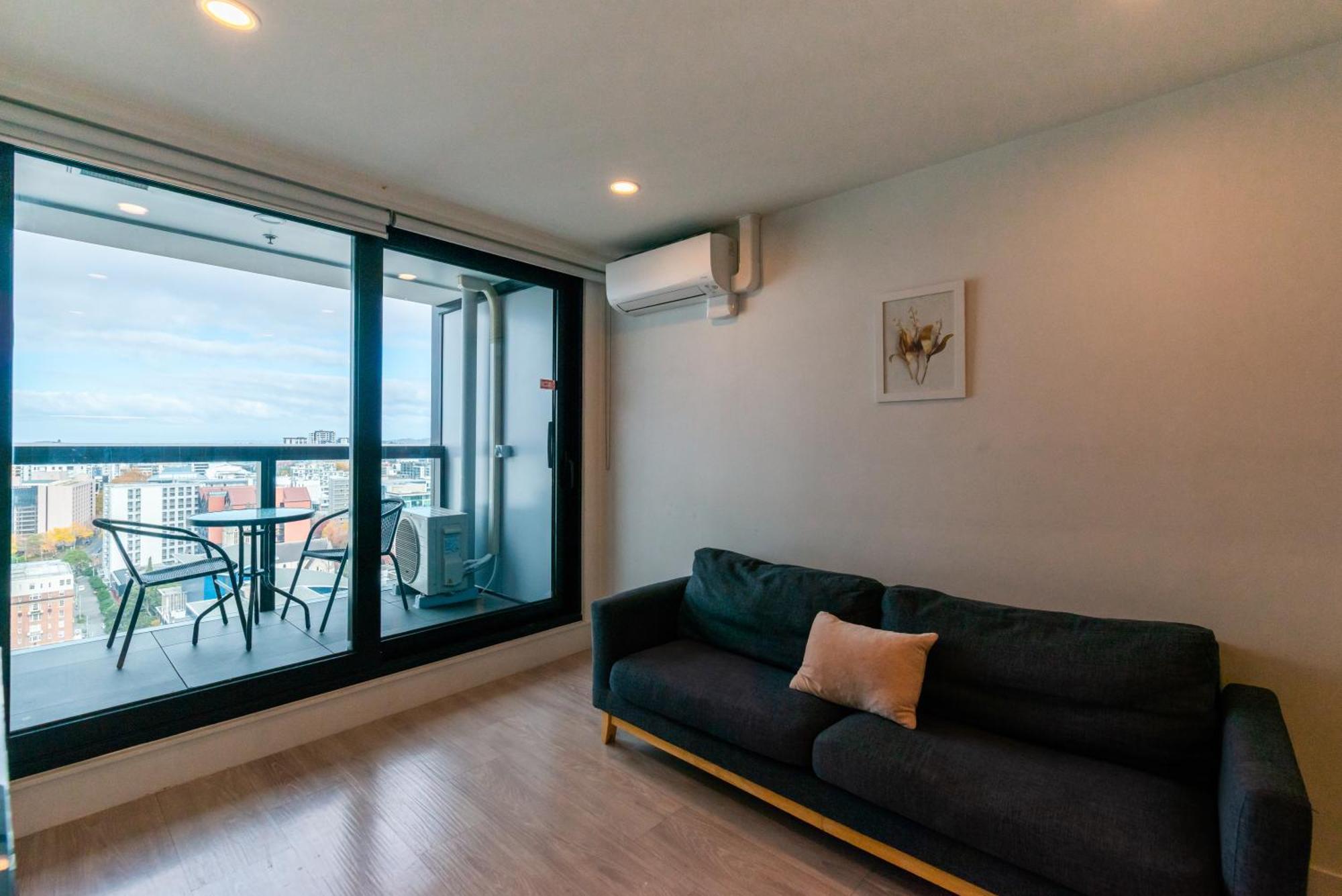 Gorgeous High Floor 2 Bedroom In Cbd