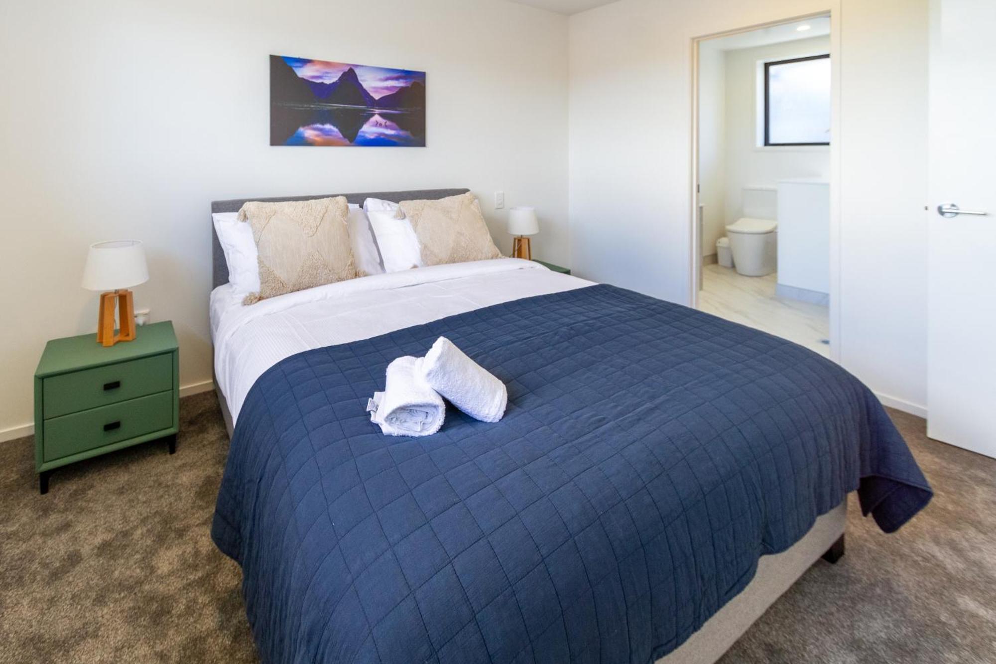 Apartment Conveniently Located 2br Townhouse In West Akl Auckland