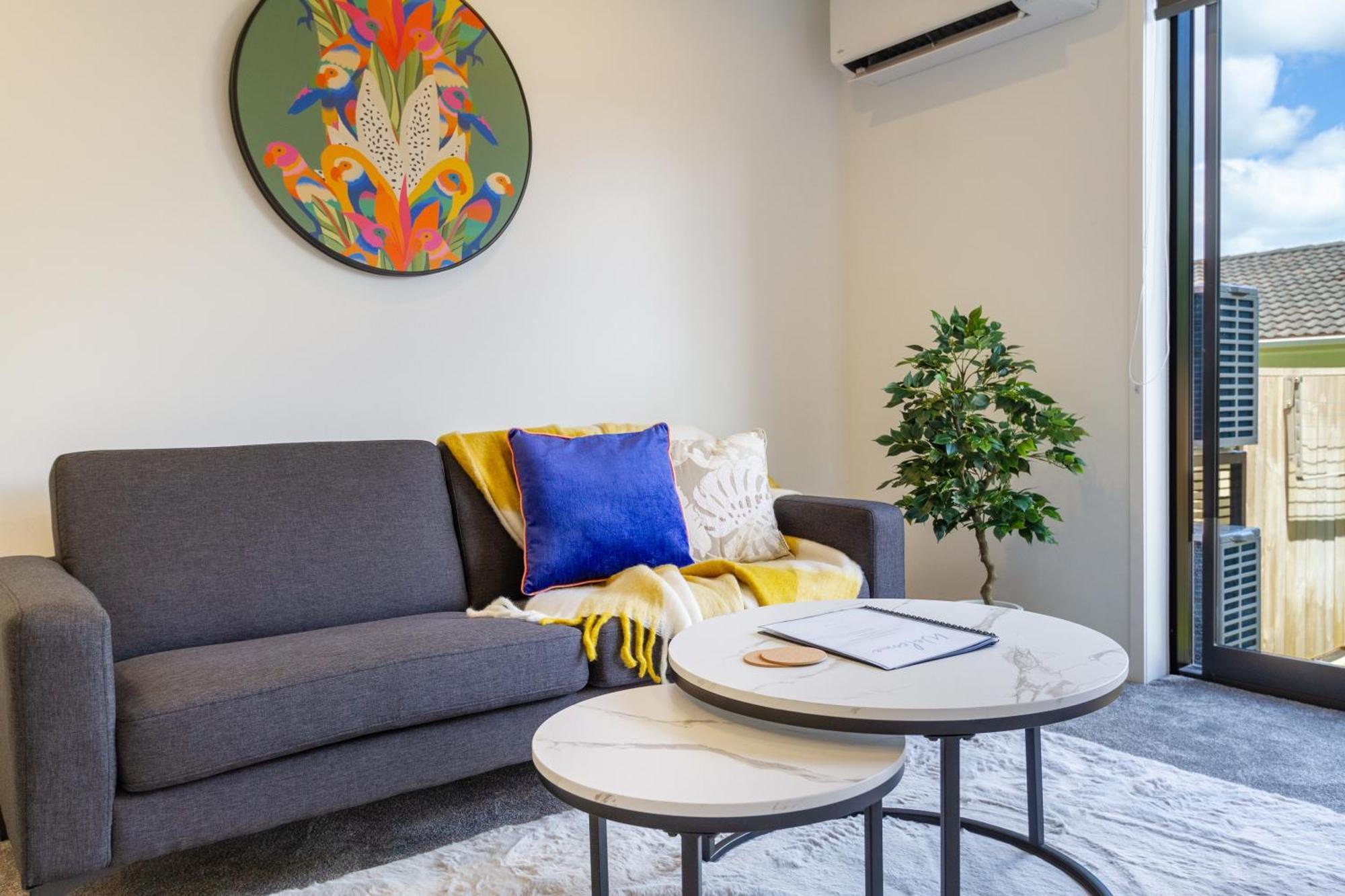 Conveniently Located 2br Townhouse In West Akl * Auckland