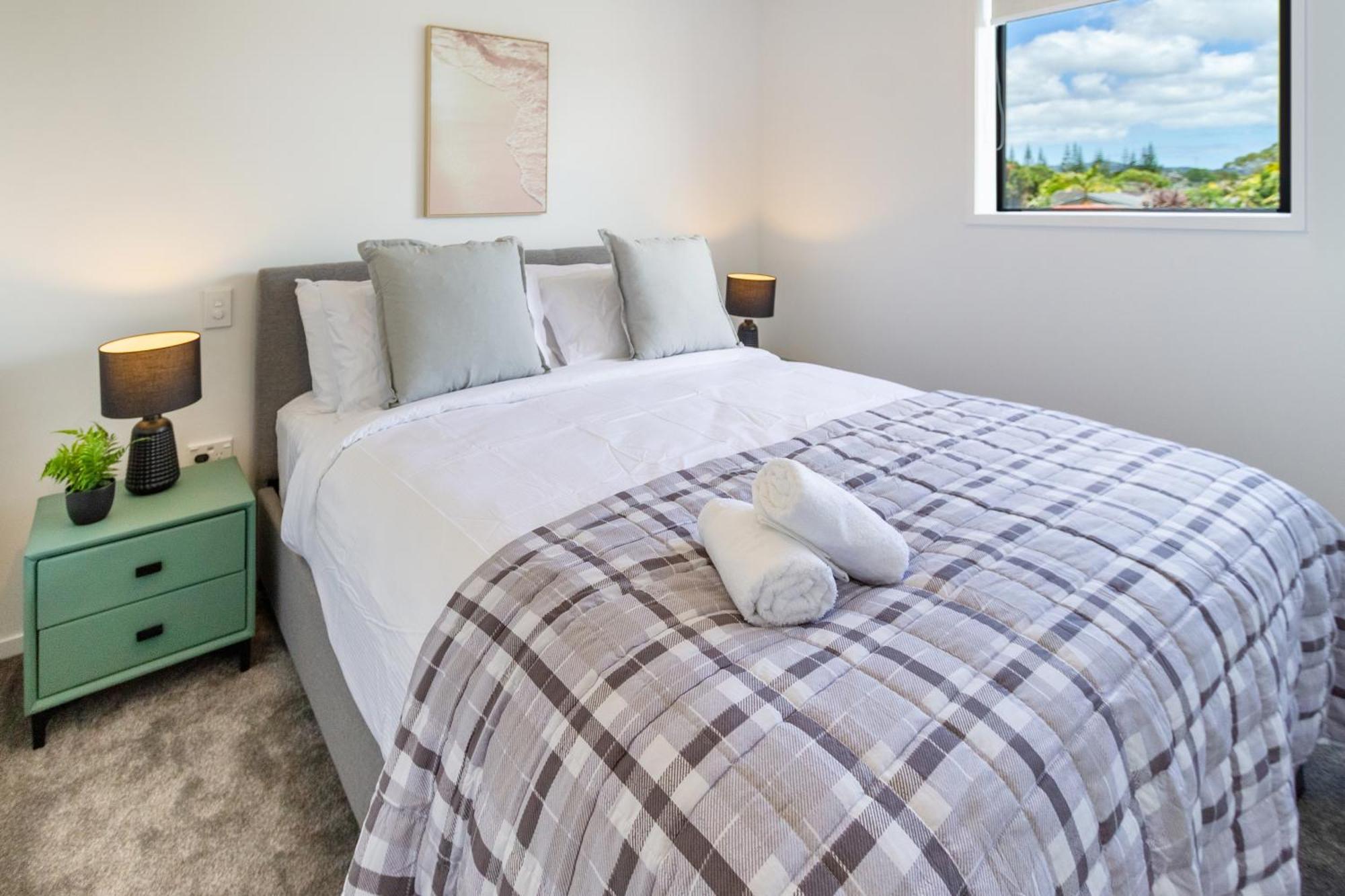 Conveniently Located 2br Townhouse In West Akl Apartment