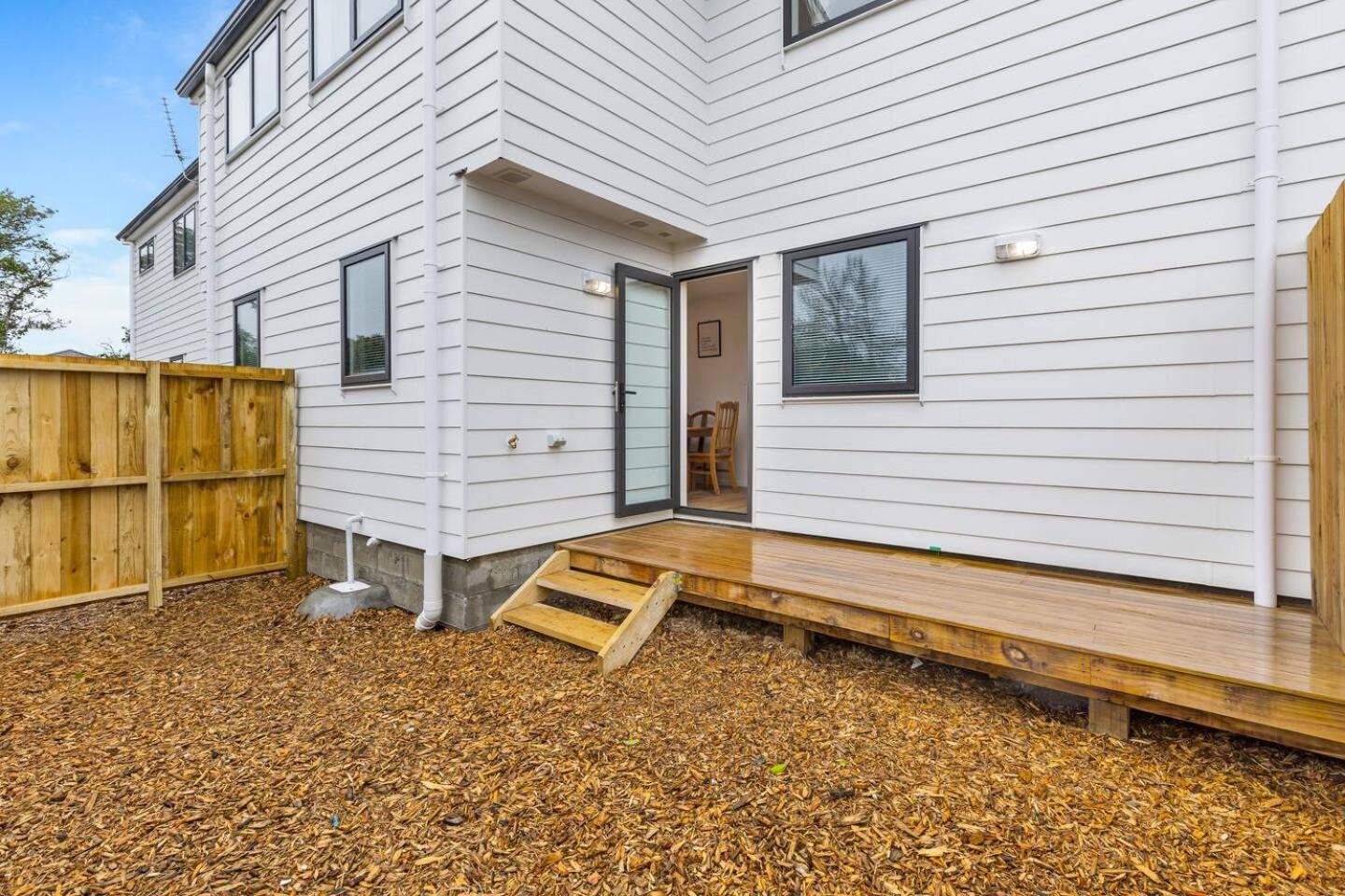 Ventura Escape Townhouse With Parking And Patio * Auckland