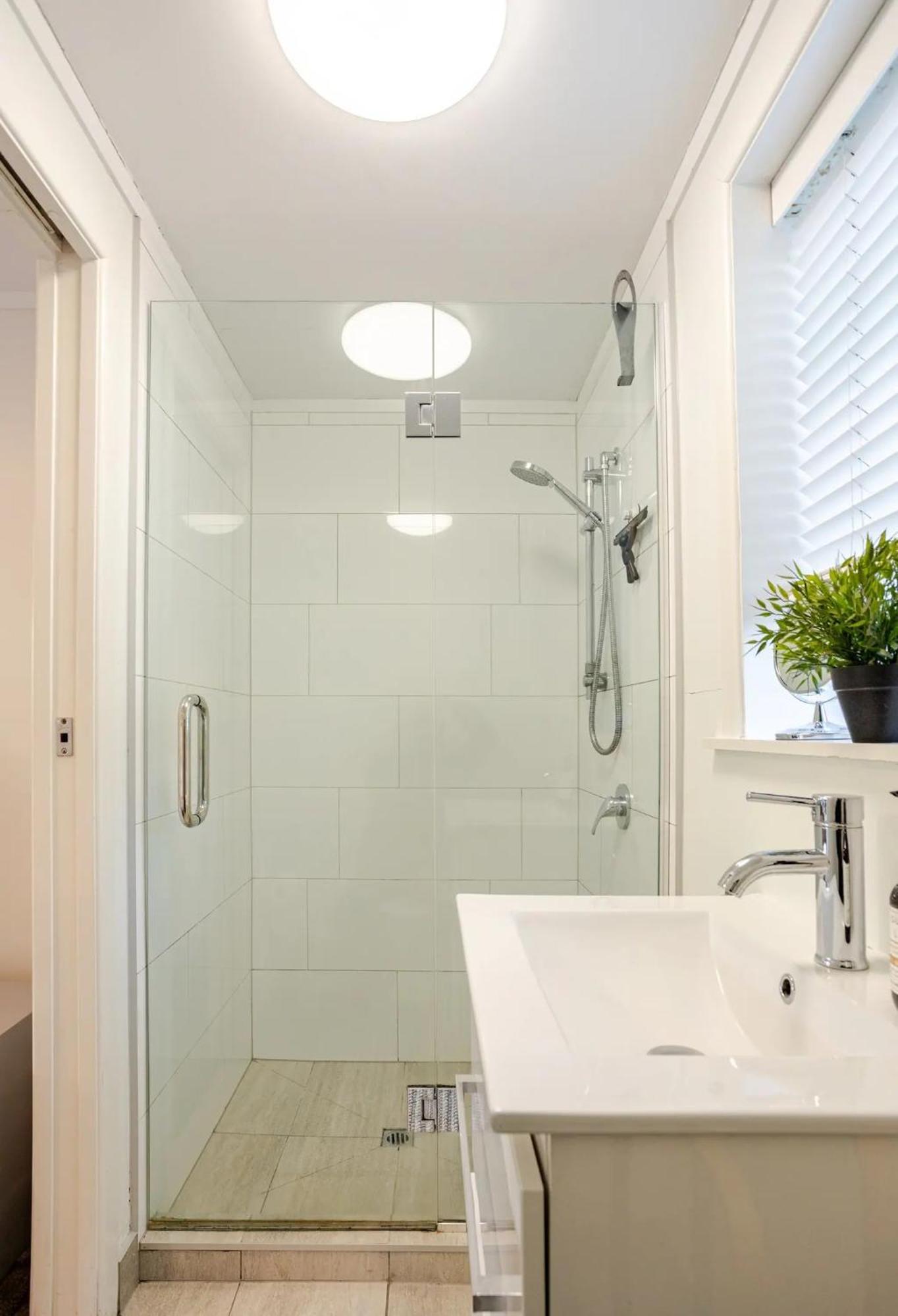 Private Close To Apartment *