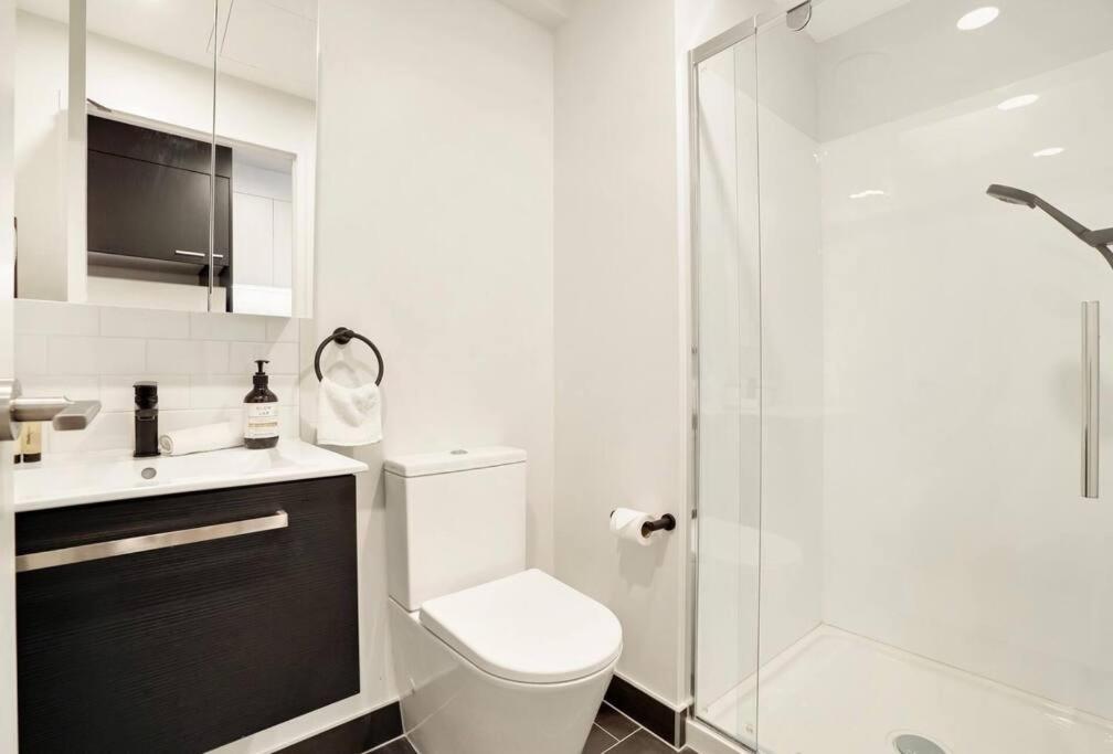 Full Amenities 1-bedroom In Cbd With Pool