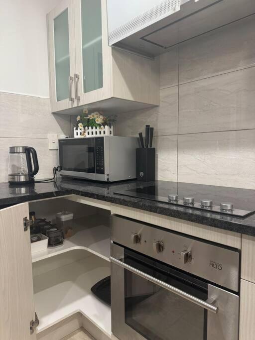 Sweet 9km To Airport Near New Apartment Auckland